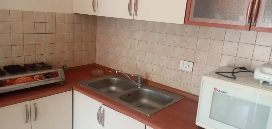Okazion! Mundesi investimi! Ne Golem, Shitet apartament 1+1 prane zones se Miami Beach!