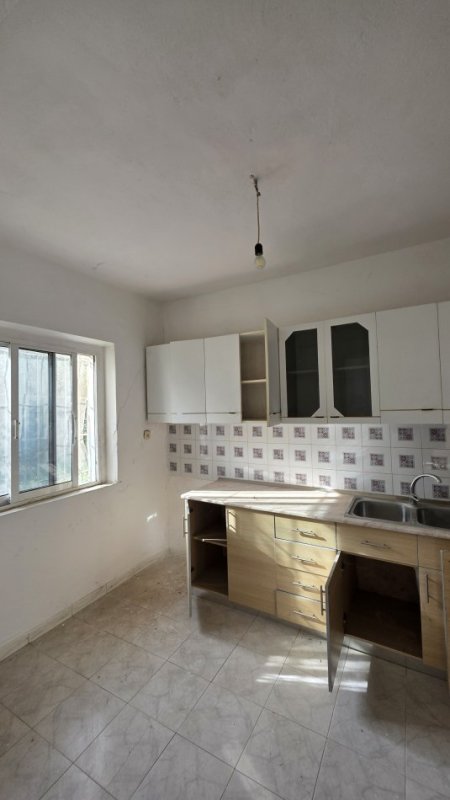 Lushnje, shitet truall , 780 m² 120.000 € 