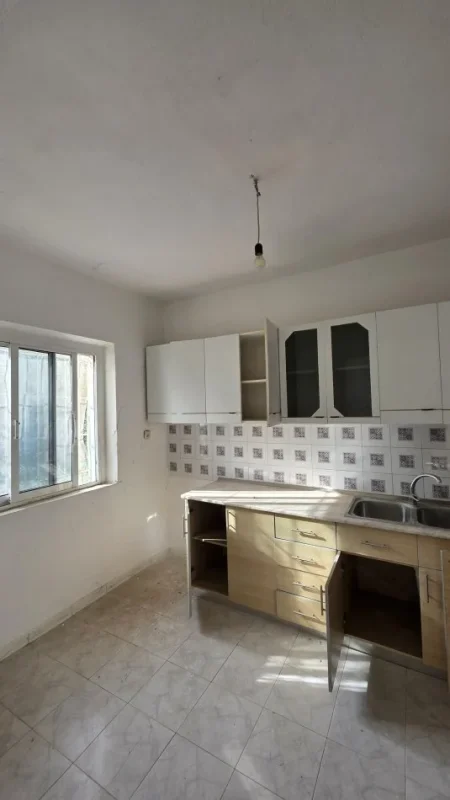 Lushnje, shitet truall , 780 m² 120.000 € 