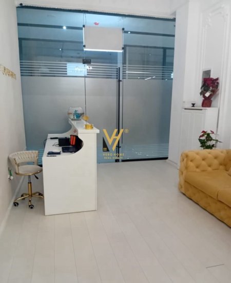 Tirane, jepet me qera zyre Kati 1, 80 m² 1.100 € (GARDEN BUILDING)