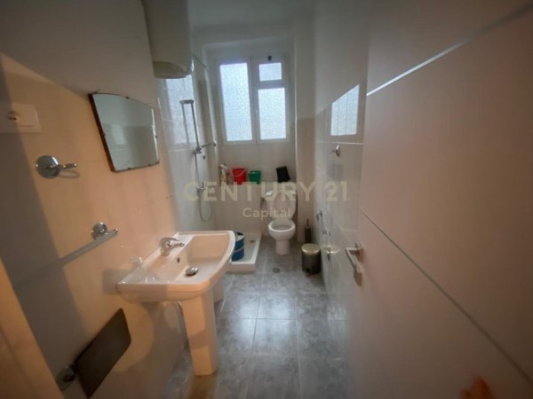 Tirane, jepet me qera ambjent biznesi Kati 0, 73 m² 1.300 € (Rruga e Dibres)