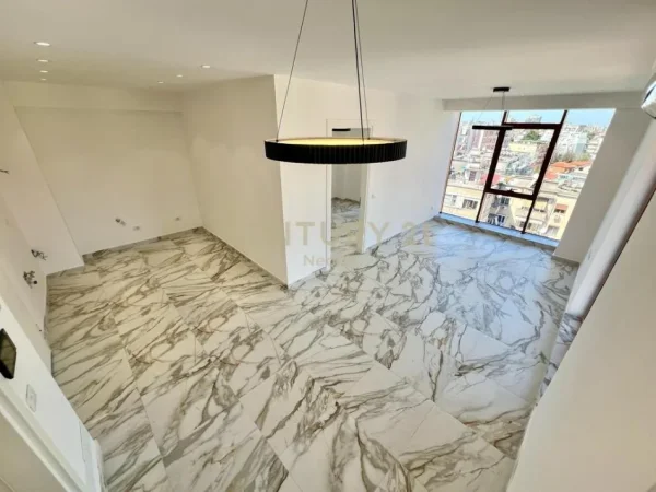 Tirane, jepet me qera ambjent biznesi Kati 7, 70 m² 1.000 € (Rruga e Kavajes)