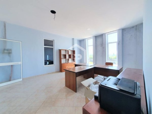 Tirane, jepet me qera ambjent biznesi Kati 0, 5.000 m² 3.900 € (AUTOSTRADA TIRANE - LEZHE)