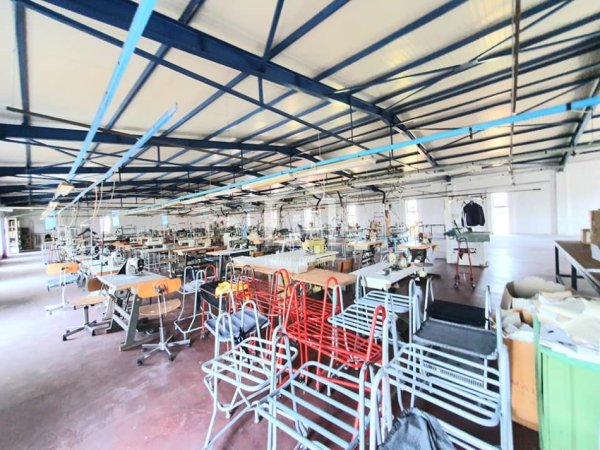 Tirane, jepet me qera ambjent biznesi Kati 0, 5.000 m² 3.900 € (AUTOSTRADA TIRANE - LEZHE)