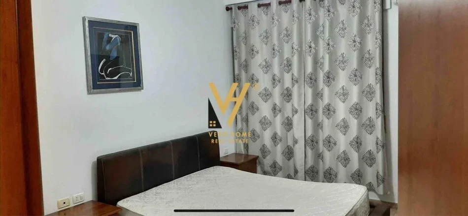 Tirane, jepet me qera apartament 1+1+Ballkon Kati 3, 70 m² 600 € (QENDER)