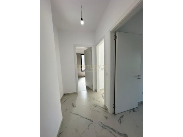 Tirane, jepet me qera ambjent biznesi Kati 4, 92 m² 850 € (Ish Stacioni Trenit)