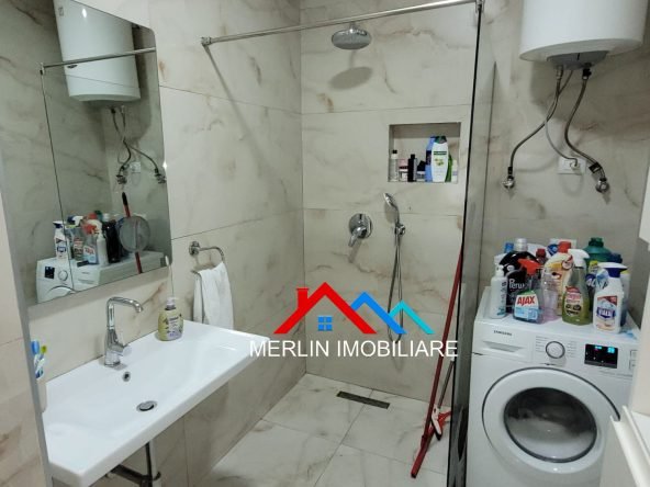 Tirane, jepet me qera apartament 2+1+Ballkon Kati 3, 90 m² 620 € (RRUGA BENJAMIN KRUTA,FUSHA E AVIACIONIT)