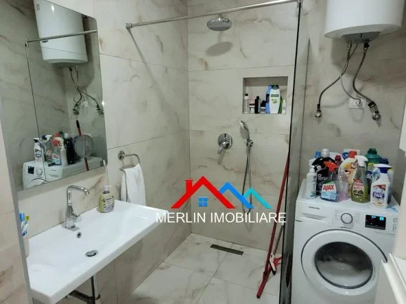 Tirane, jepet me qera apartament 2+1+Ballkon Kati 3, 90 m² 620 € (RRUGA BENJAMIN KRUTA,FUSHA E AVIACIONIT)