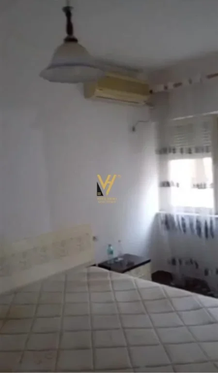 Tirane, jepet me qera apartament 1+1+Ballkon Kati 5, 65 m² 400 € (YZBERISHT)