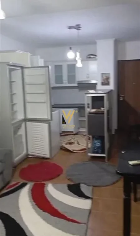 Tirane, jepet me qera apartament 1+1+Ballkon Kati 5, 65 m² 400 € (YZBERISHT)