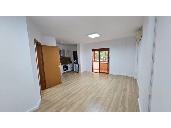 Tirane, jepet me qera ambjent biznesi Kati 2, 116 m² 1.000 € (Rruga e Bogdaneve)