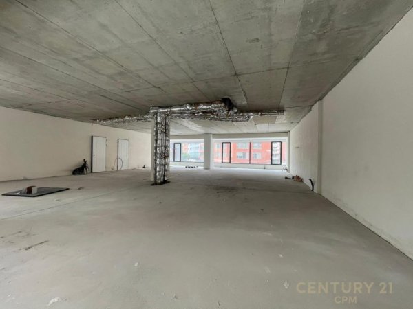 Tirane, jepet me qera ambjent biznesi Kati 1, 566 m² 8.900 € (Kompleksi Delijorgji)