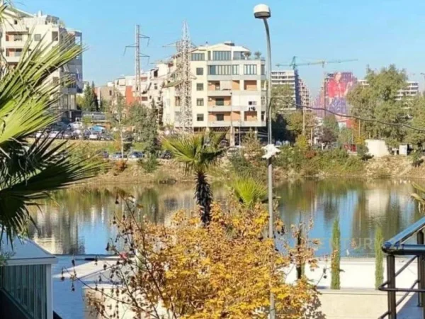 Tirane, shes dyqan Kati 0, 120 m² 330.000 € (Liqeni Thate)