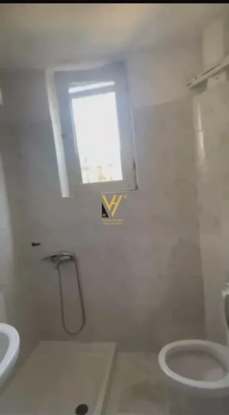 Tirane, jepet me qera apartament 2+1+Ballkon Kati 4, 85 m² 450 € (ISH RESTORANT DURRESI)