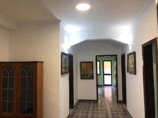 Tirane, jepet me qera ambjent biznesi Kati 1, 120 m² 650 € (NIKOLLA LENA)