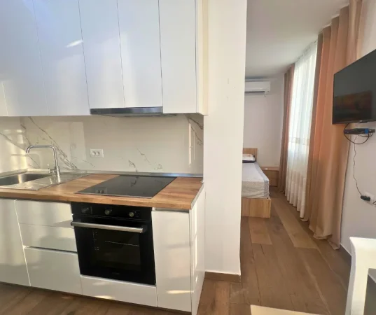 Tirane, jepet me qera garsonier 1+1 Kati 8, 35 m² 500 € (Sheshi Willsn)