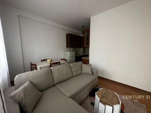 Tirane, jepet me qera apartament 1+1 Kati 3, 61 m² 600 € (Komuna Parisit)