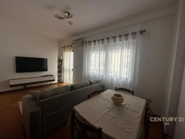 Tirane, jepet me qera apartament 1+1 Kati 3, 61 m² 600 € (Komuna Parisit)