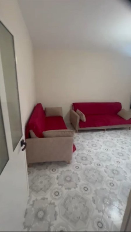Tirane, jepet me qera apartament 1+1+Aneks+Ballkon Kati 3, 60 m² 450 € (Porcelan, Mbas Universitetit Europian.)
