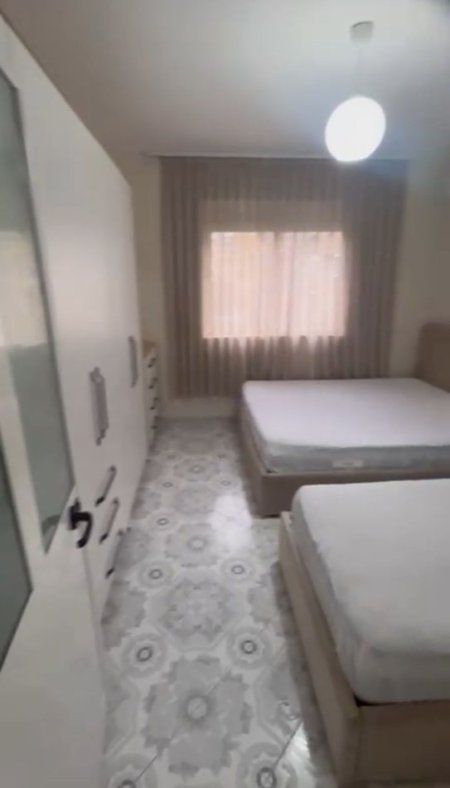 Tirane, jepet me qera apartament 1+1+Aneks+Ballkon Kati 3, 60 m² 450 € (Porcelan, Mbas Universitetit Europian.)