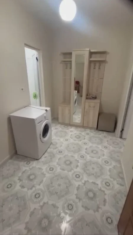 Tirane, jepet me qera apartament 1+1+Aneks+Ballkon Kati 3, 60 m² 450 € (Porcelan, Mbas Universitetit Europian.)