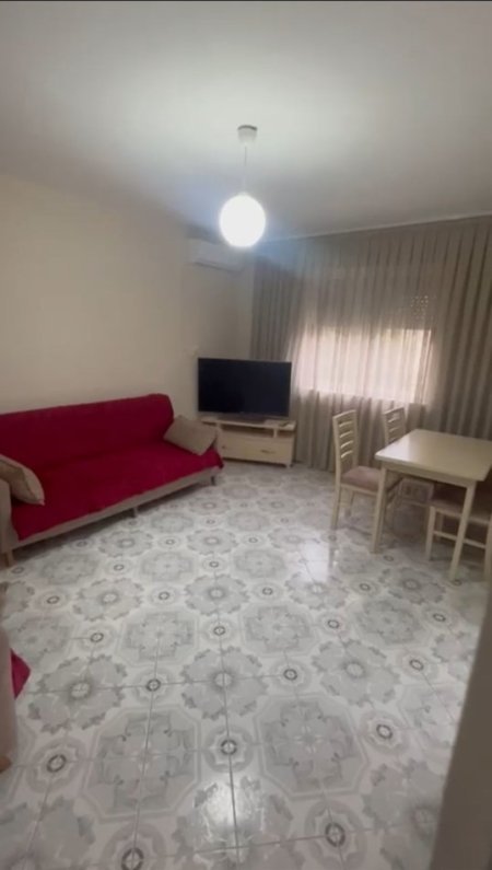 Tirane, jepet me qera apartament 1+1+Aneks+Ballkon Kati 3, 60 m² 450 € (Porcelan, Mbas Universitetit Europian.)