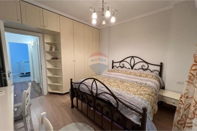 Tirane, jepet me qera apartament 2+1+Ballkon Kati 2, 1.000 € (Elenora)