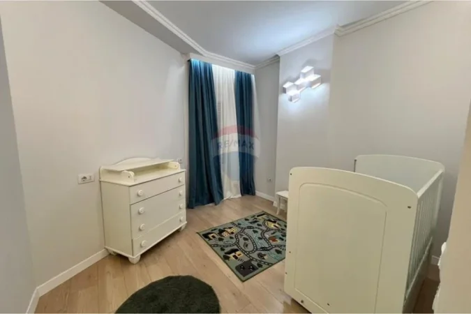Tirane, jepet me qera apartament 2+1+Ballkon Kati 2, 1.000 € (Elenora)
