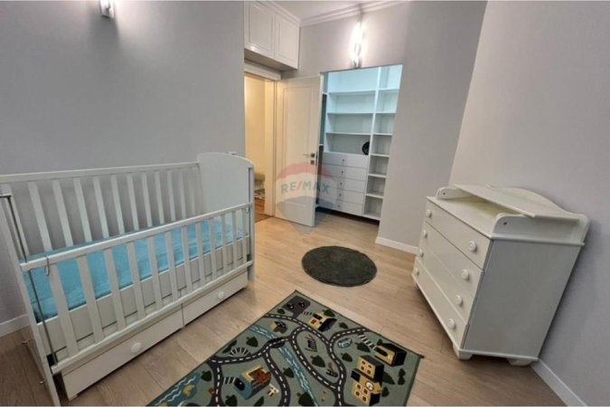 Tirane, jepet me qera apartament 2+1+Ballkon Kati 2, 1.000 € (Elenora)