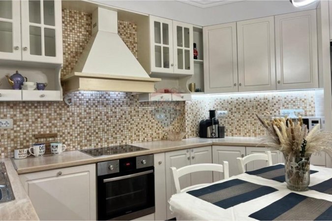 Tirane, jepet me qera apartament 2+1+Ballkon Kati 2, 1.000 € (Elenora)