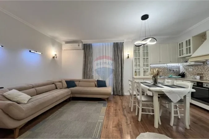 Tirane, jepet me qera apartament 2+1+Ballkon Kati 2, 1.000 € (Elenora)