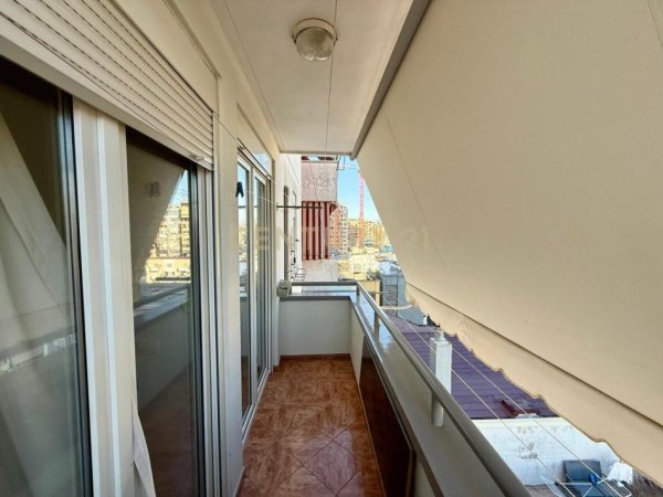 Tirane, jepet me qera apartament 2+1 Kati 8, 85 m² 700 € (Qender)
