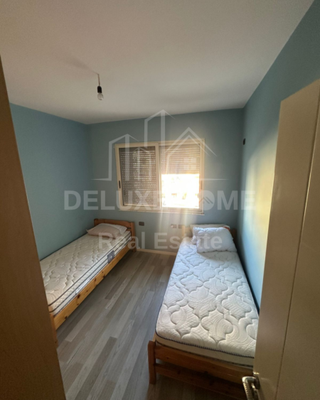 Tirane, jepet me qera apartament 2+1 Kati 4, 80 m² 500 € 