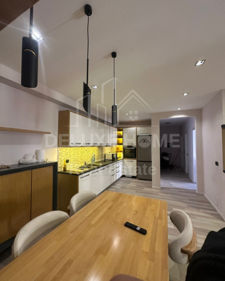 Tirane, jepet me qera apartament 2+1 Kati 4, 80 m² 500 € 