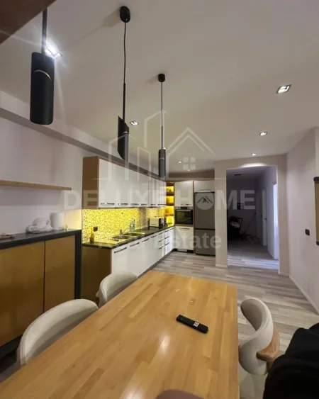 Tirane, jepet me qera apartament 2+1 Kati 4, 80 m² 500 € 