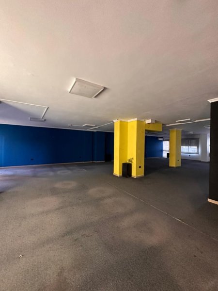 Tirane, jepet me qera zyre Kati 4, 585 m² 6.000 € (RRUGA E KAVAJES)
