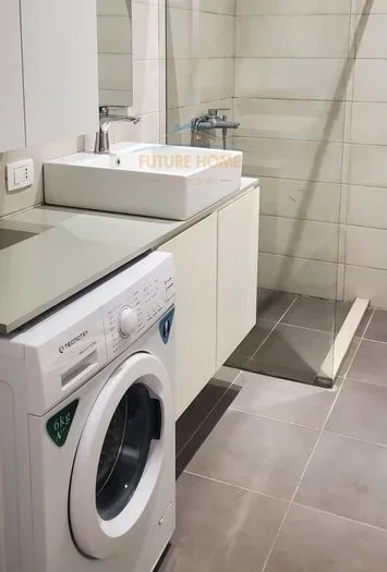 Tirane, jepet me qera apartament 1+1 Kati 8, 66 m² 450 € (Kompleksi Mangalem)