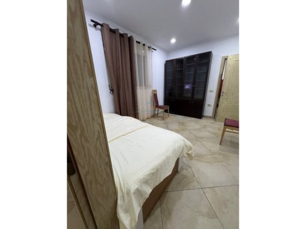 Tirane, jepet me qera apartament 3+1 Kati 6, 700 € (RRUGA E KAVAJES)
