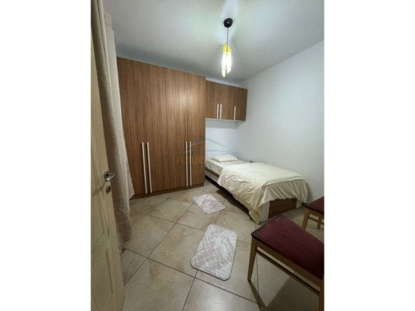 Tirane, jepet me qera apartament 3+1 Kati 6, 700 € (RRUGA E KAVAJES)