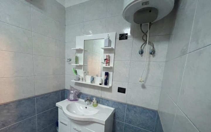 Tirane, jepet me qera apartament 2+1 Kati 6, 120 m² 700 € (XHAMLLIKU)