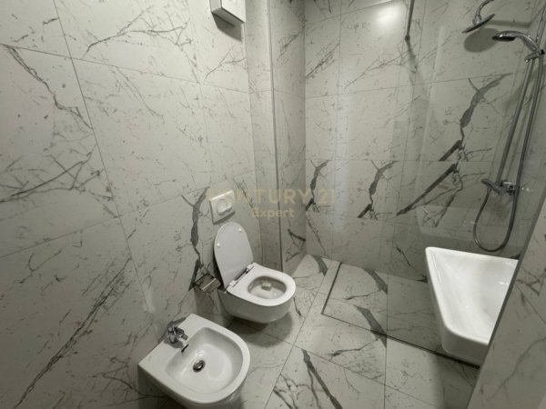 Tirane, jepet me qera apartament 2+1+Ballkon Kati 2, 100 m² 1.000 € (ring center zogu zi)