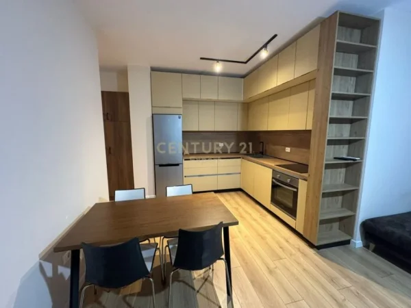 Tirane, jepet me qera apartament 2+1+Ballkon Kati 2, 100 m² 1.000 € (ring center zogu zi)