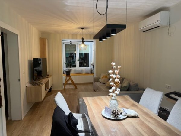 Tirane, jepet me qera apartament 2+1 , 64 m² 750 € (myslym shyri)