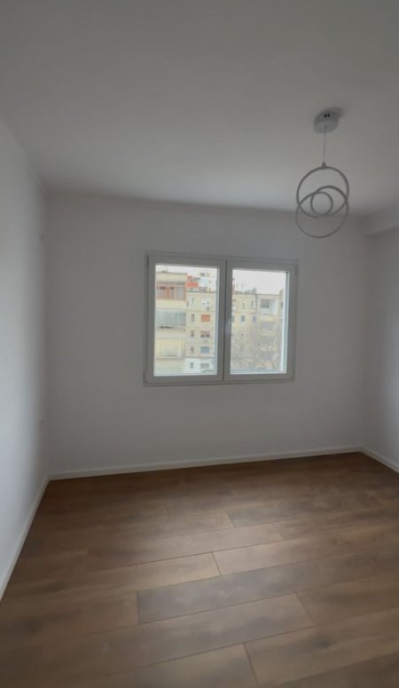 Tirane, shitet apartament 1+1 Kati 4, 35 m² 8.800.000 Leke (Ali Demi)