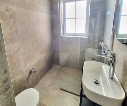 Tirane, jepet me qera apartament 1+1 Kati 5, 58 m² 950 € (Garda)