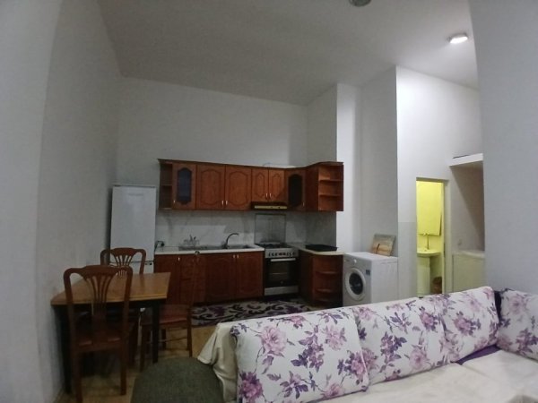 Tirane, jepet me qera apartament 1+1 , 48 m² 350 € (fresku)