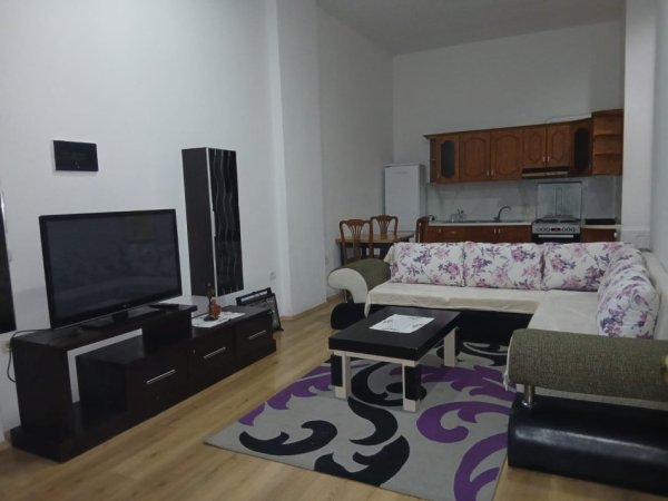 Tirane, jepet me qera apartament 1+1 , 48 m² 350 € (fresku)