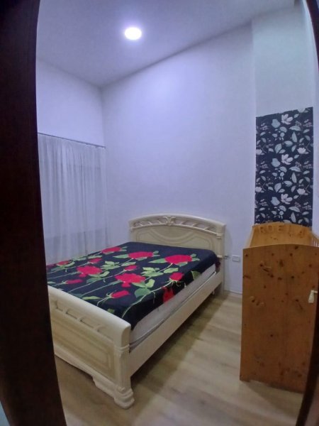 Tirane, jepet me qera apartament 1+1 , 48 m² 350 € (fresku)