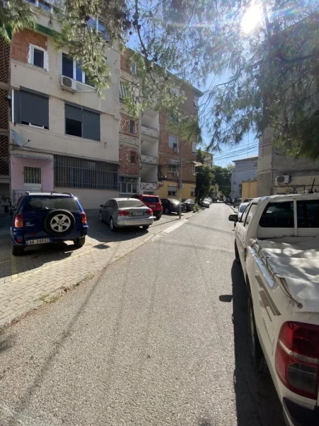 Tirane, shitet apartament 2+1 Kati 1, 83 m² 155.000 € (Prane AZHBR)