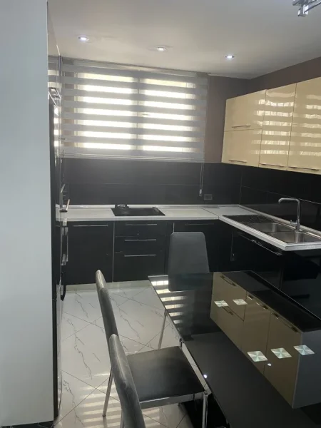 Tirane, shitet apartament 2+1 Kati 1, 83 m² 155.000 € (Prane AZHBR)